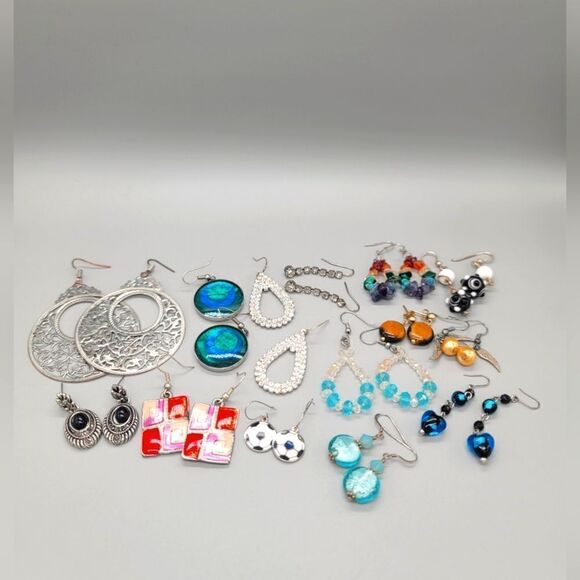 UNBRANDED Lot Of Dangle Earrings - Picture 1 of 4